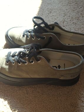 LNWOT East Pacific Trade Soho Sneakers 9 Olive Mens